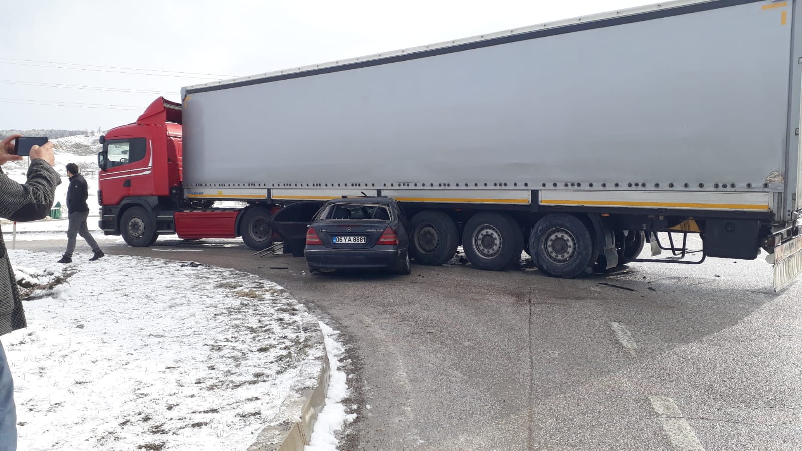 Samsun’da hastaneye, hasta götüren otomobilin tır ile çarpışması sonucu meydana