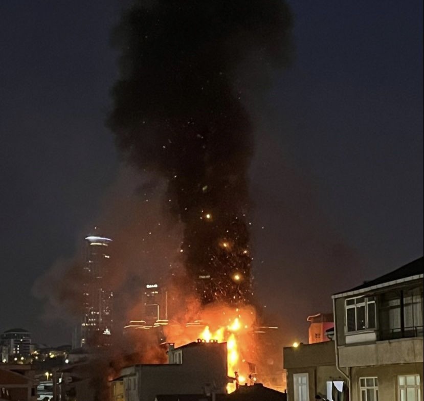 Kadıköy’de 3 katlı binanın üçüncü katında doğal gaz sızıntısından kaynaklandığı