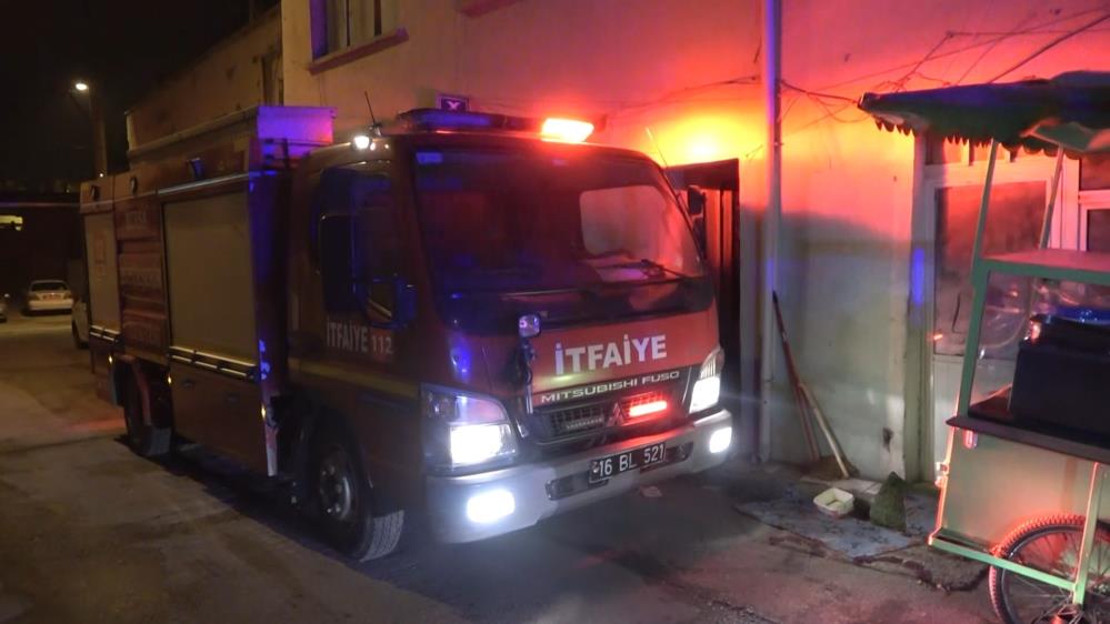 Sigara içerken uyuyakalınca kendisi de yandıBursa’da evinde sigara içerken söndürmeyi