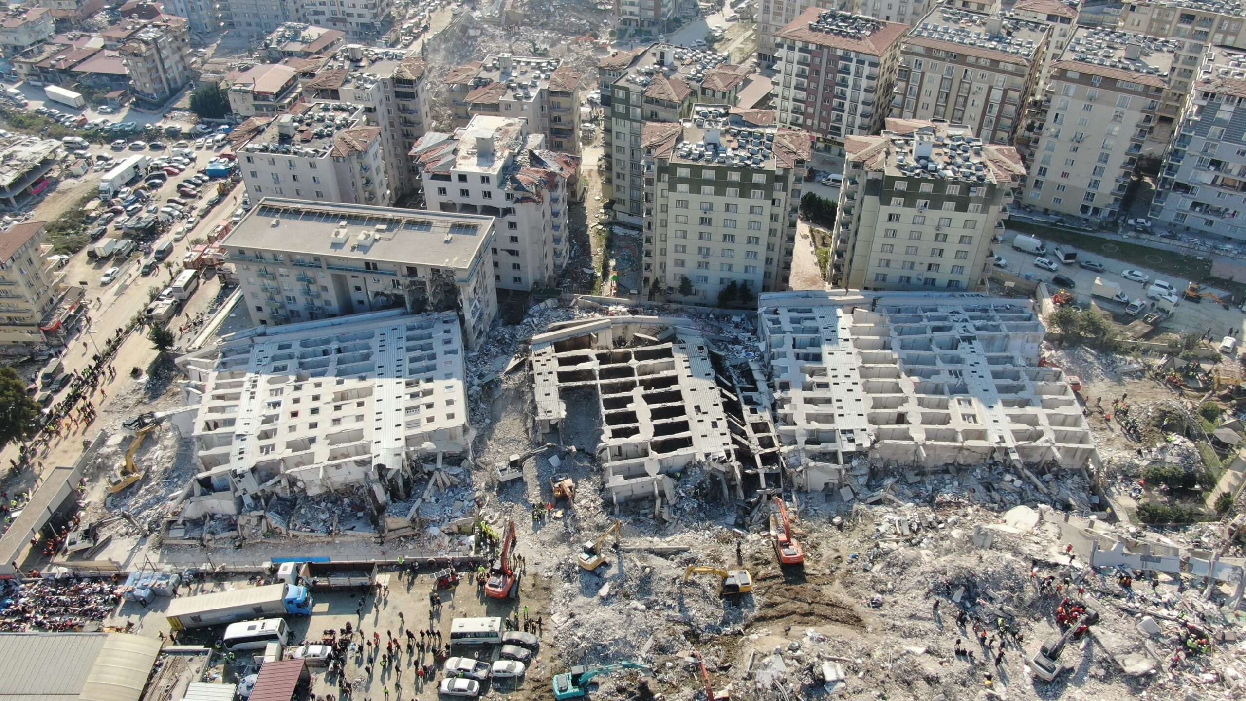 Kahramanmaraş merkezli depremlerle dikkatler yeniden riskli yapılara çevrildi. Dr. Öğretim