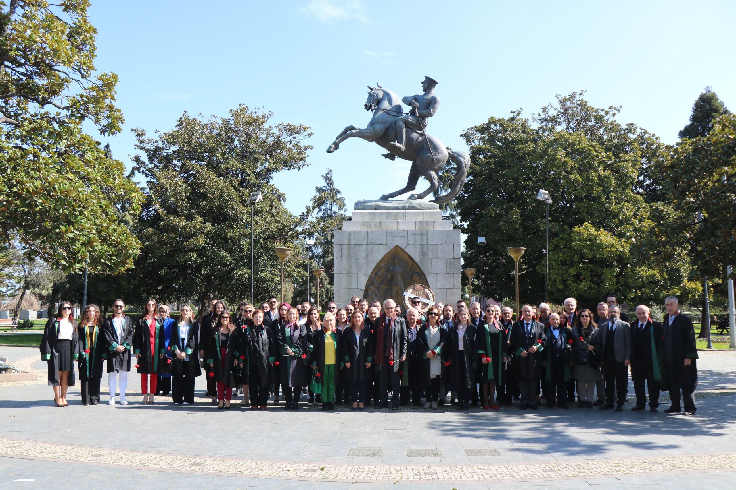 “Avukatlar Günü” töreninde konuşan Samsun Baro Başkanı Av. Pınar Gürsel