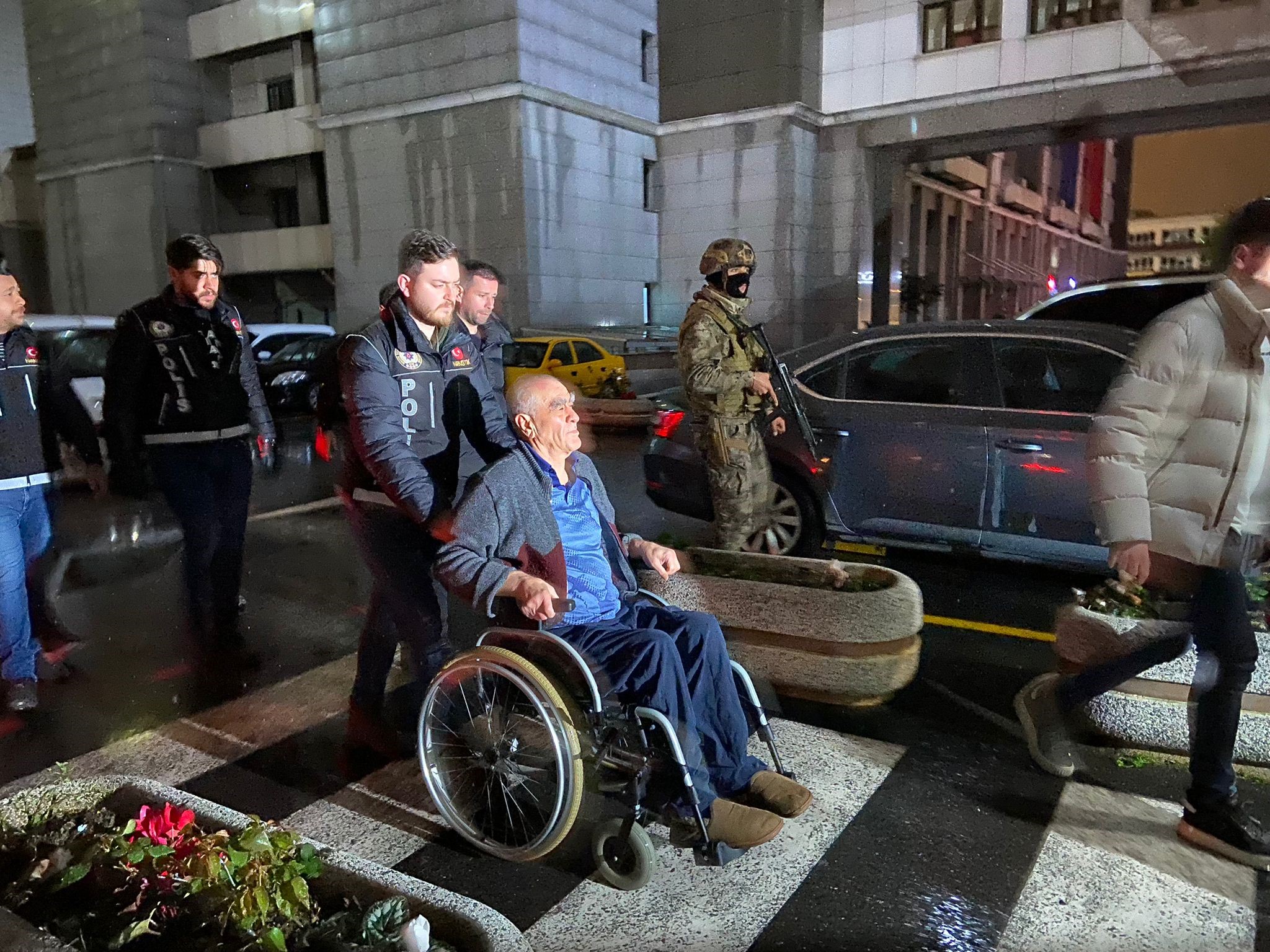 Kırmızı bültenle aranan uyuşturucu baronu Ürfi Çetinkaya ile 5 suç