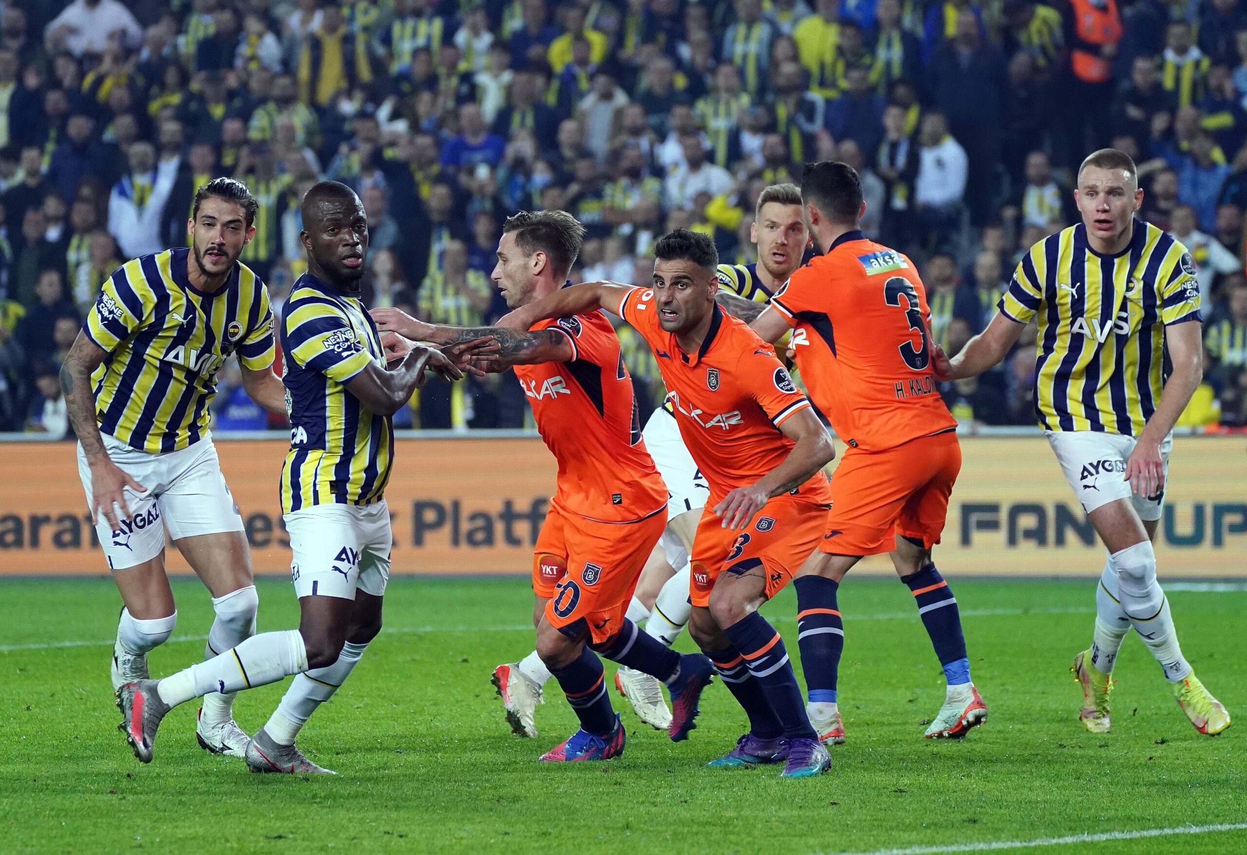Başakşehir ile Fenerbahçe 30. randevudaKanarya, son 7 deplasmanda 19 puan