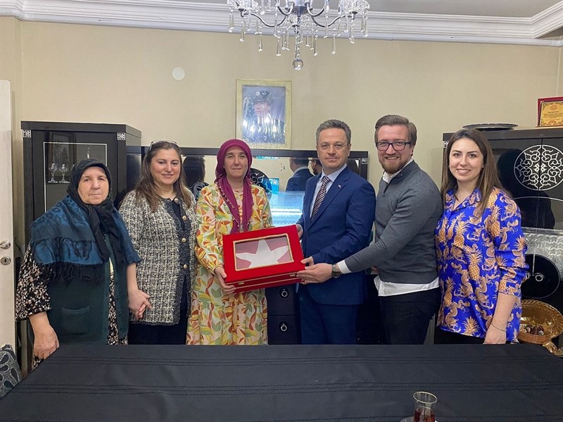 Ramazan ayı başladıktan sonra her akşam toplumun farklı kesimleriyle iftar