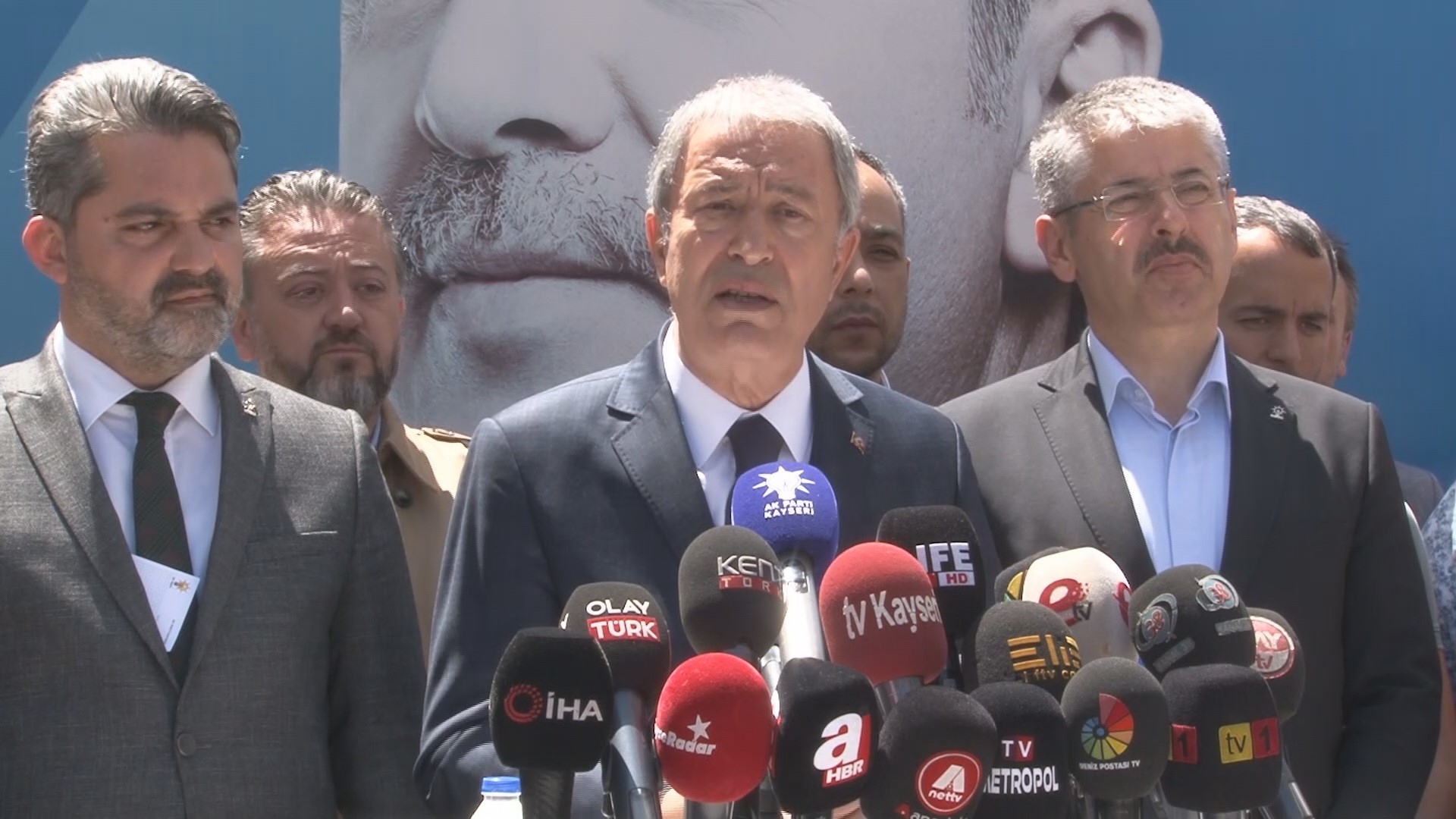 Milli Savunma Bakanı Hulusi Akar, seçimin sonucunun henüz kesinleşmediğini ve