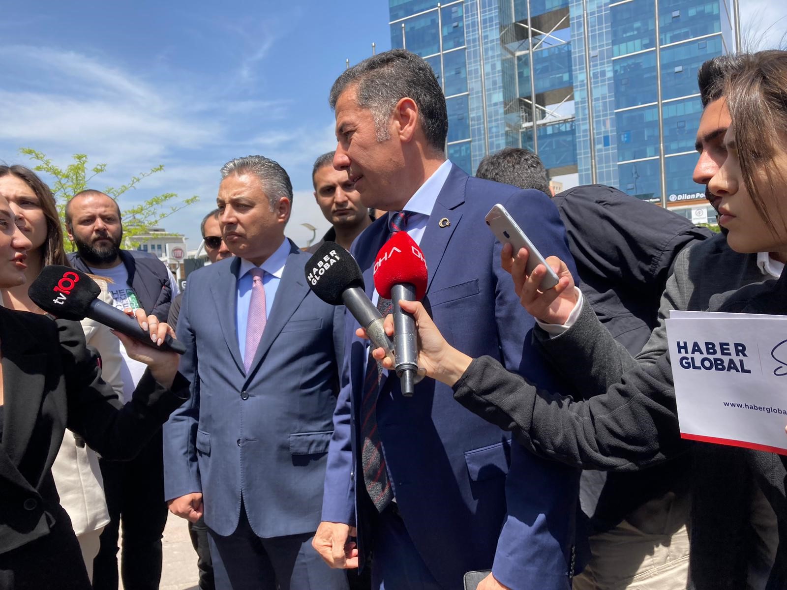 Ata İttifakı’nın Cumhurbaşkanı Adayı Sinan Oğan, yurt dışı oylarının sayıldığı