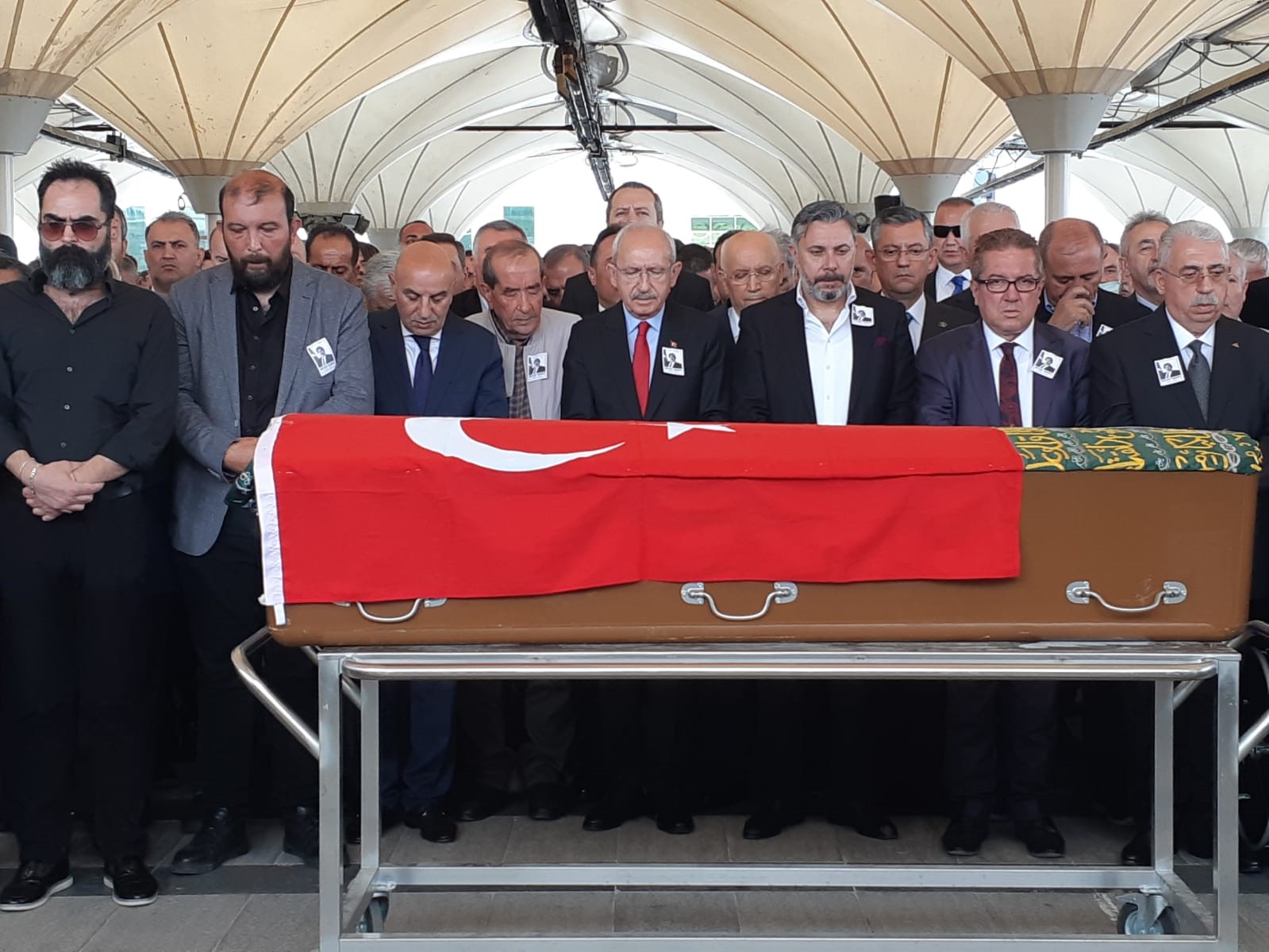 Yaşadığı sağlık sorunlarından dolayı 67 yaşında hayatını kaybeden CHP Genel