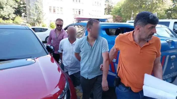 Samsun’da iki ayrı emlakçı birbirlerinin ofisini kurşunlamak suçundan gözaltına alındı.Muhammer