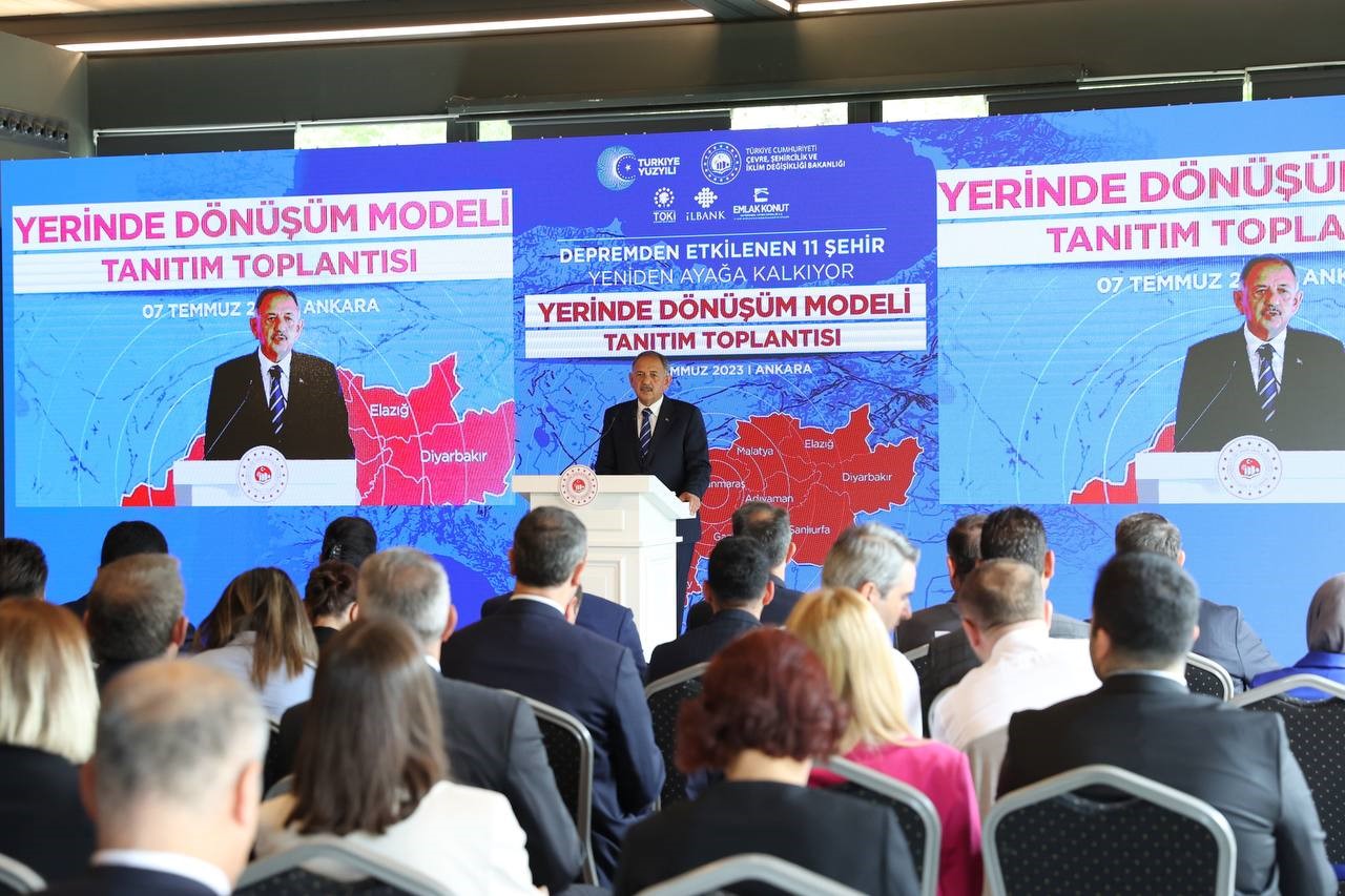 Çevre, Şehircilik ve İklim Değişikliği Bakanı Mehmet Özhaseki, depremzedelere yeni