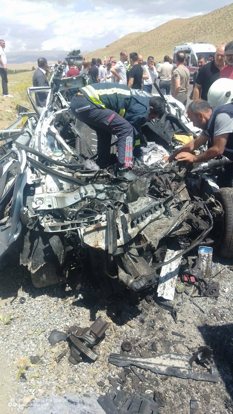 Van’ın Gürpınar ilçesinde askeri araçla otomobilin çarpışması sonucu 1 kişi