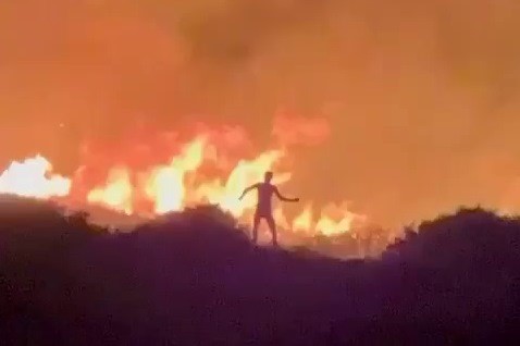 İzmir’in Çeşme ilçesinde çamlık alanda çıkan yangınla ilgili, alanı kundakladığı