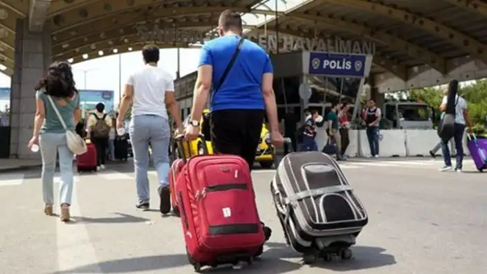 Türkiye’den yurt dışına göç eden kişi sayısı 2022 yılında bir