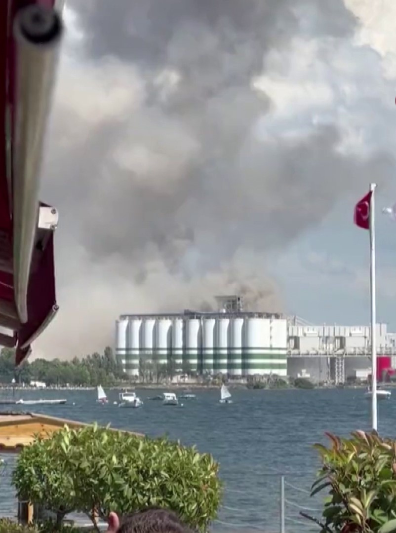 Kocaeli’de Derince Limanı mevkiinde büyük bir patlama oldu. Bölgeye çok