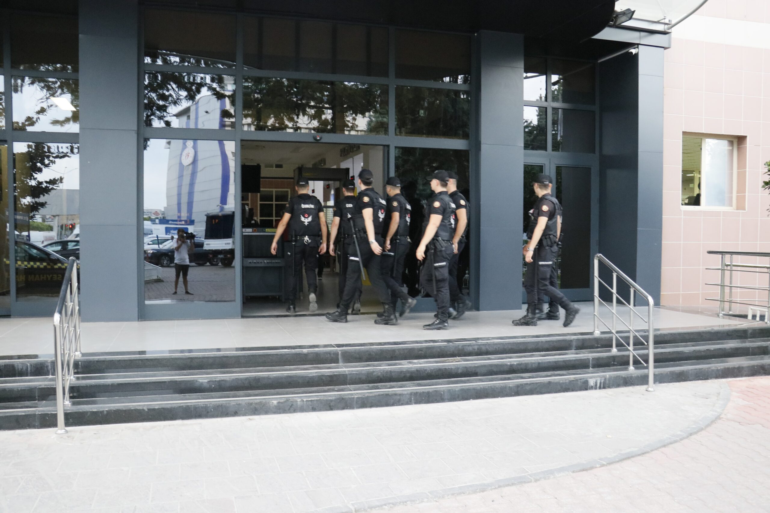 Adana’da Seyhan ve Çukurova Belediyelerine şafak vakti imar yolsuzluğu rüşvet