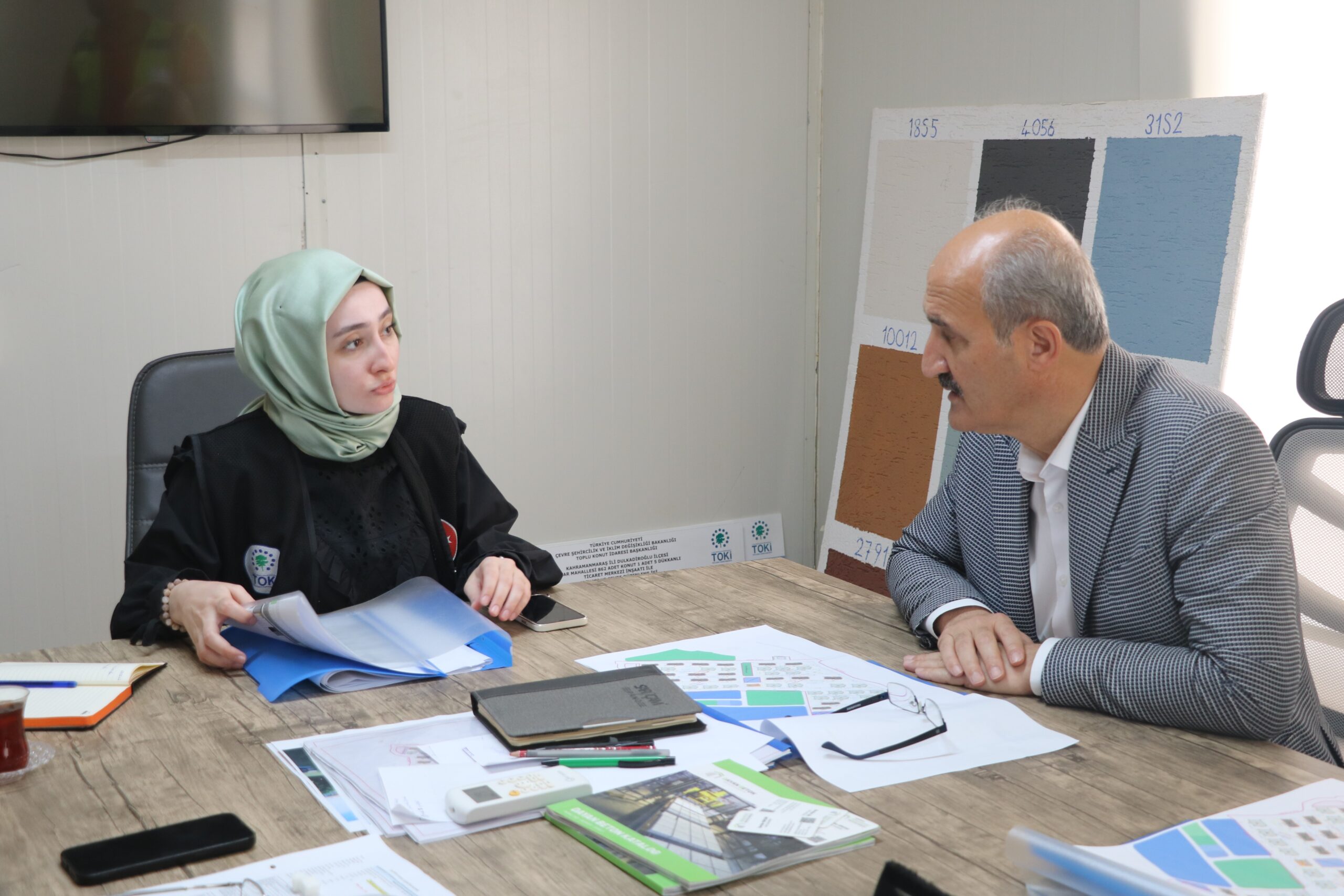 Kahramanmaraş merkezli meydana gelen depremler sonrası Dulkadiroğlu ilçesinde depremzede vatandaşlar