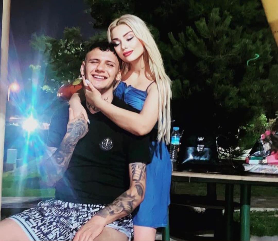  İzmir’de 18 yaşındaki genç kızın, şakalaştıkları sırada elindeki tabancanın kazayla