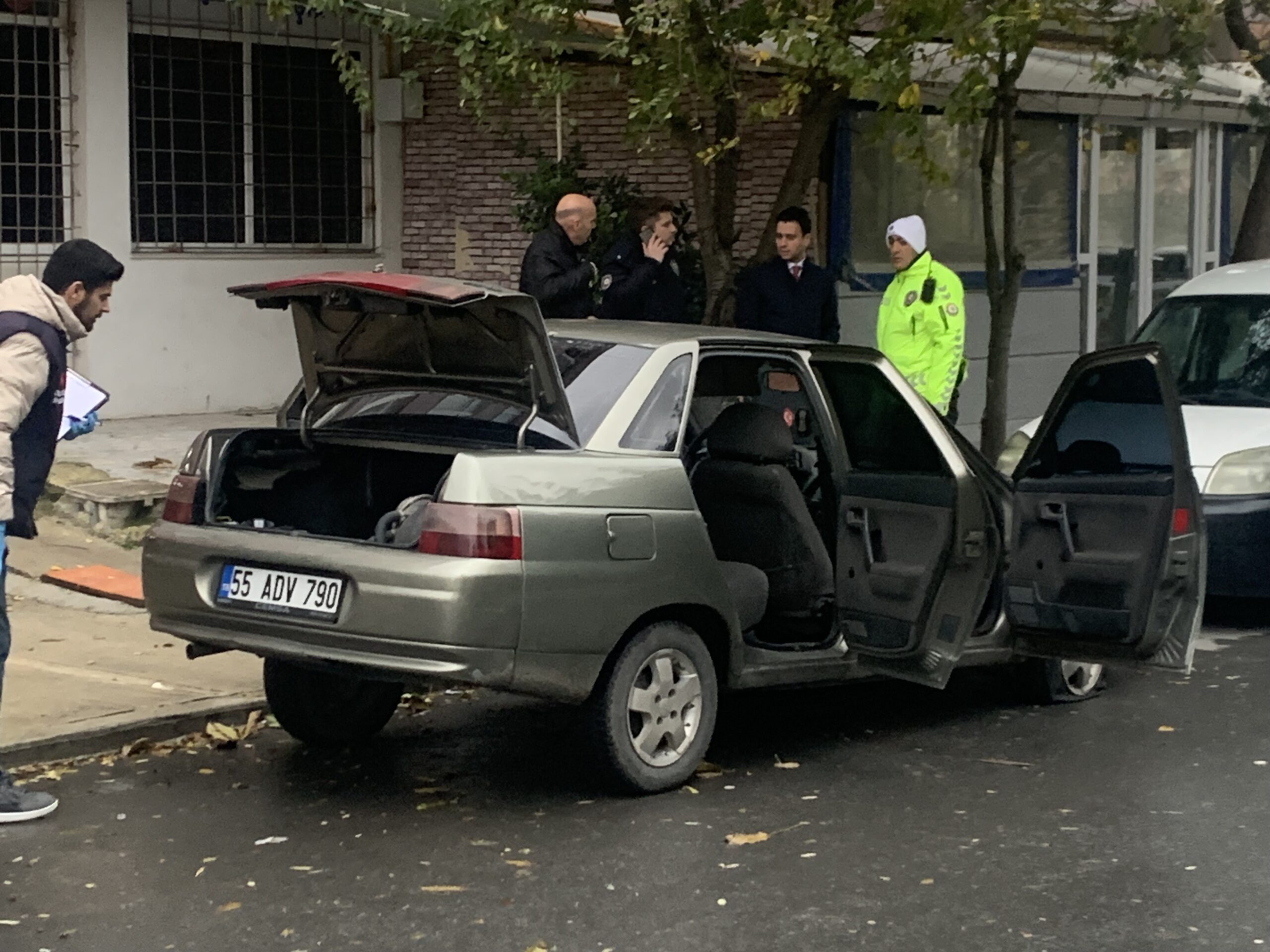 Tekirdağ’ın Çerkezköy ilçesinde motosikletle husumetlisini ve araç içerisinde bulunan 2