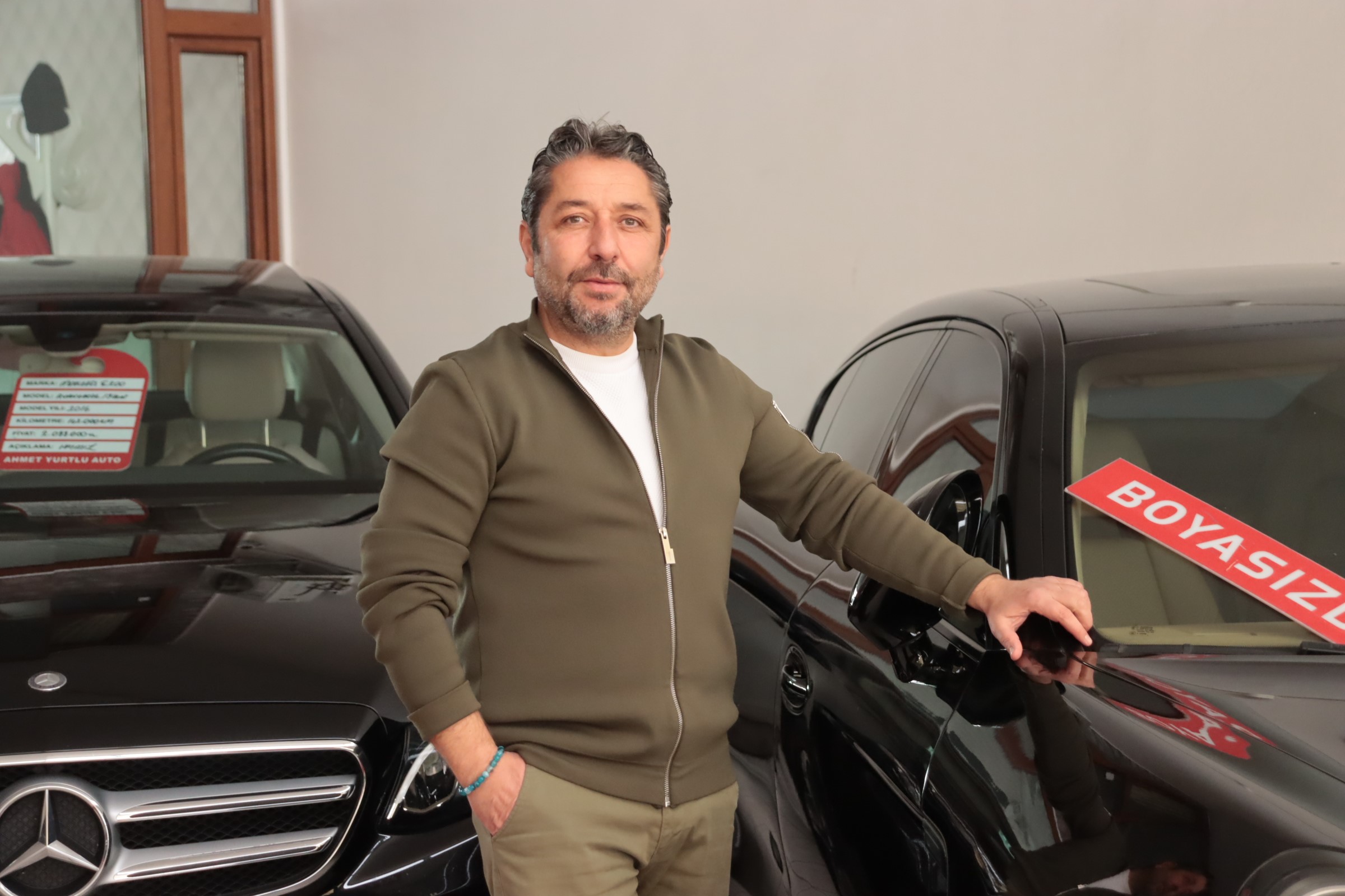 Kayseri’de galericilik yapan Ahmet Yurtlu, ikinci el otomobil piyasasında 4