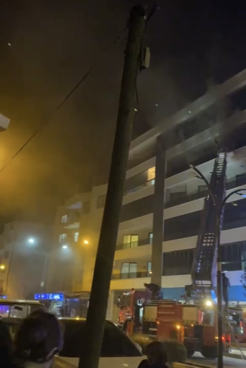 Manisa’nın Alaşehir ilçesinde eşiyle tartışan şahıs, eşi ve 9 aylık