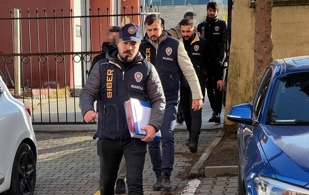 Kurdukları sahte bir otomobil internet sitesi üzerinden vatandaşlardan kaparo alarak