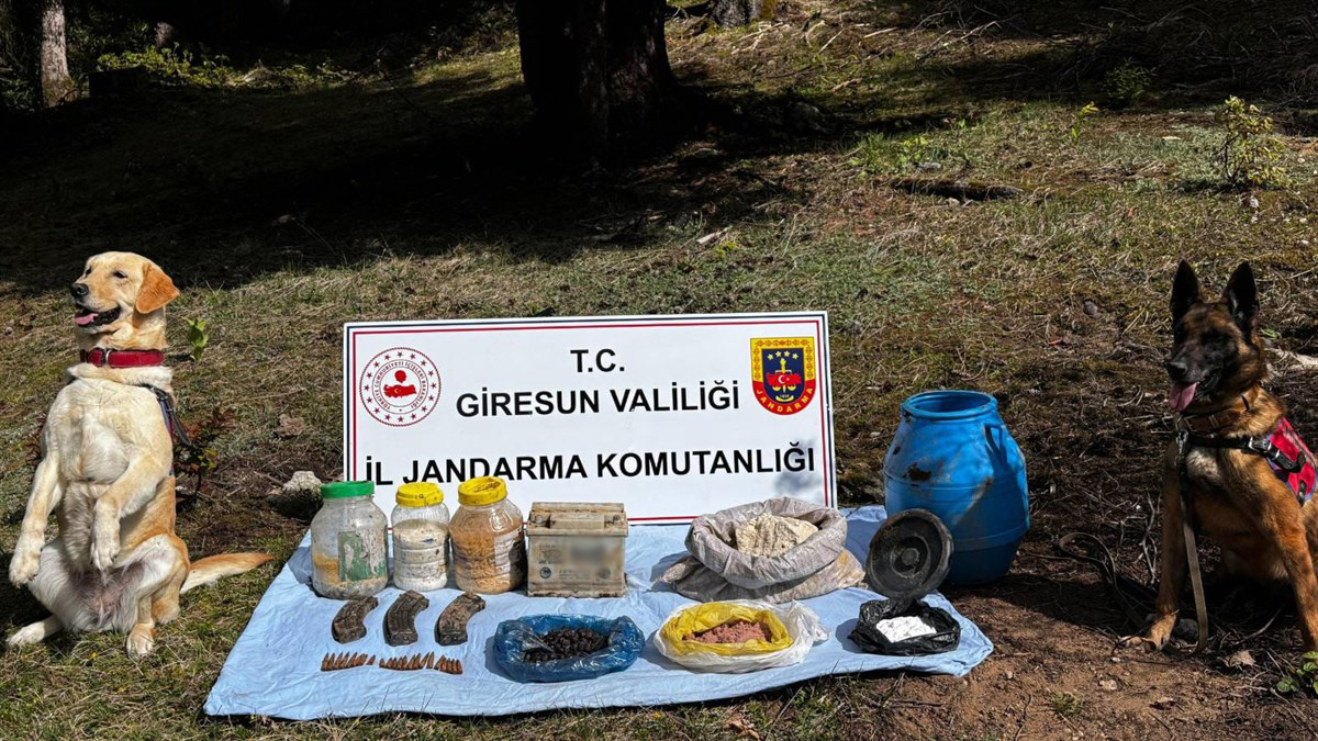 GİRESUN’da terör örgütünün kullandığı sığınak, jandarma ekiplerince kullanılmaz hale getirilip, ele geçirilen malzemeler
