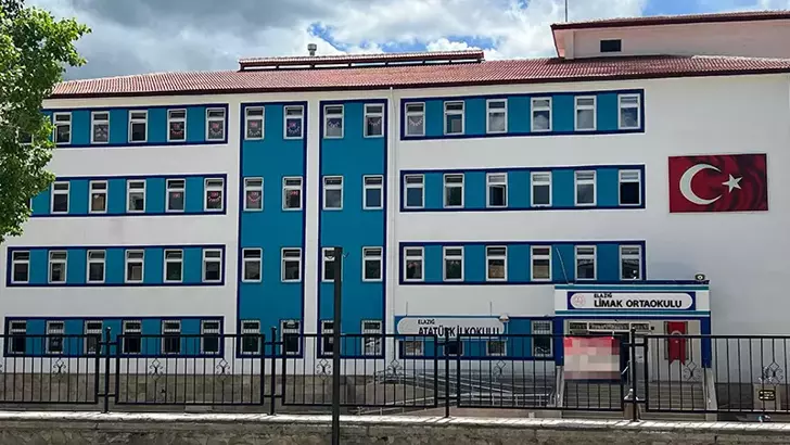 Elazığ’da 8’inci sınıf öğrencisi A.B. sınavda kendisini kopya çekerken yakalayan öğretmeni A.K.’yi