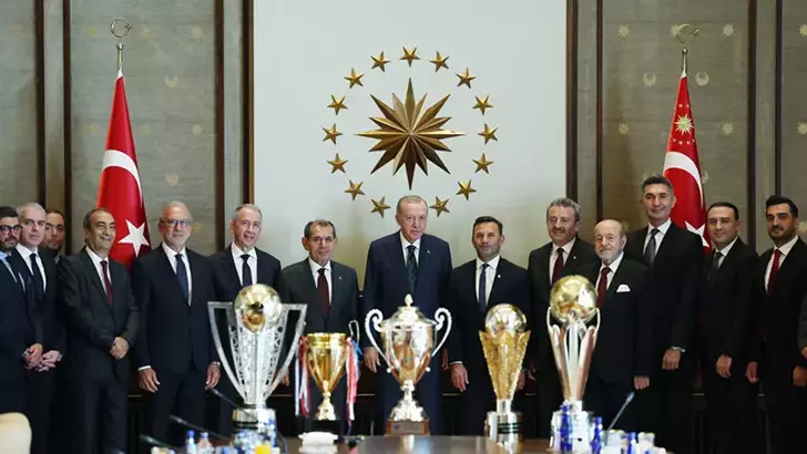 Cumhurbaşkanı Recep Tayyip Erdoğan; Galatasaray Spor Kulübü yönetici, teknik heyet ve sporcularını