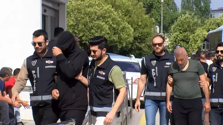 Adana merkezli 4 ilde düşük ayarlı altın üretip piyasaya sürmeye çalıştıkları iddiasıyla