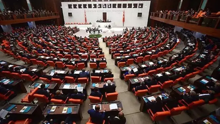 Kamuda birden fazla kurumda görev alanlara tek maaş ve bu