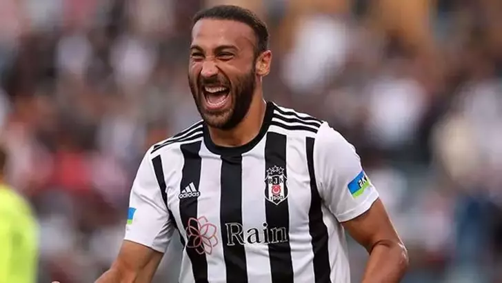 Beşiktaş, sözleşmesi sona eren 33 yaşındaki golcü futbolcu Cenk Tosun için veda