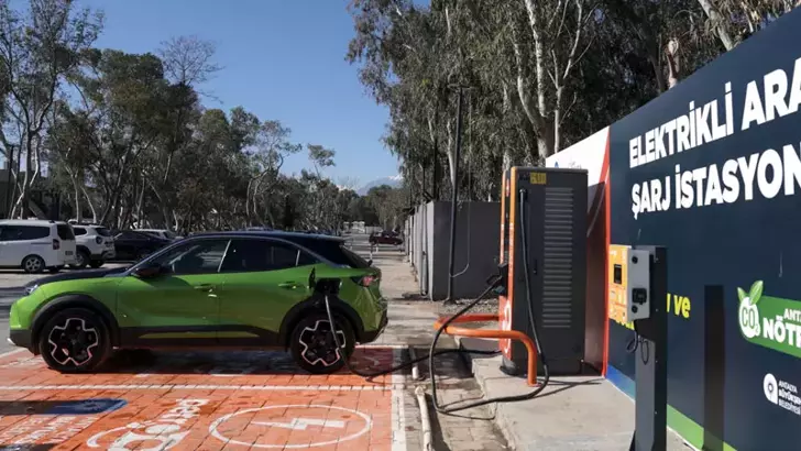 Türkiye’de trafiğe kayıtlı elektrikli otomobil sayısı, 2023 sonrası artışa geçti. 2022’de trafikteki