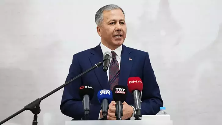 İçişleri Bakanı Ali Yerlikaya, Emniyet Genel Müdürlüğü’nde görevli emniyet müdürü ve emniyet