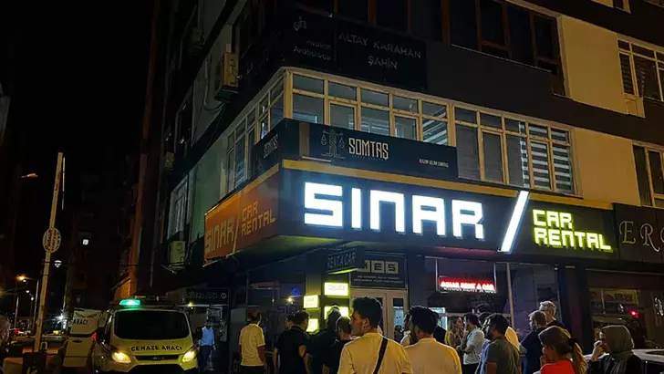 Kayseri‘de, Avukat Kazım Selim Somtaş (40), ofisinde, tabancayla başından vurulmuş halde bulundu.