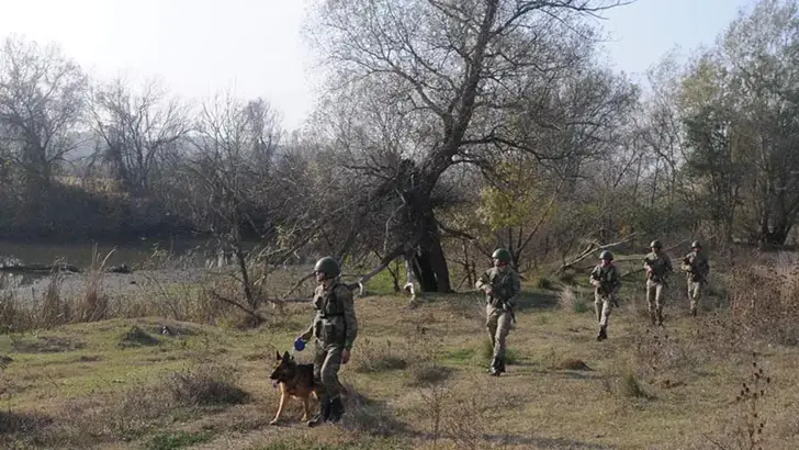 Edirne‘de yasa dışı yollarla Yunanistan‘a kaçmaya çalışırken yakalanan PKK/KCK şüphelisi F.K., tutuklandı.