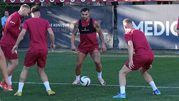 Galatasaray, Süper Kupa’da Beşiktaş ile oynayacağı maçın hazırlıklarını bugün Florya Metin