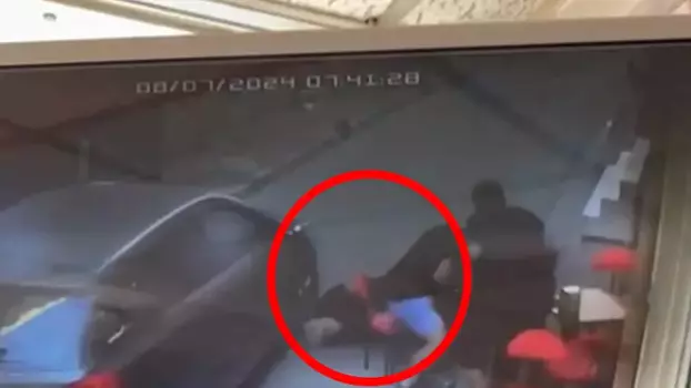 Fatih‘te Hakan Yıldız (64) geçirdiği operasyonun ardından bir pastanede arkadaşlarıyla