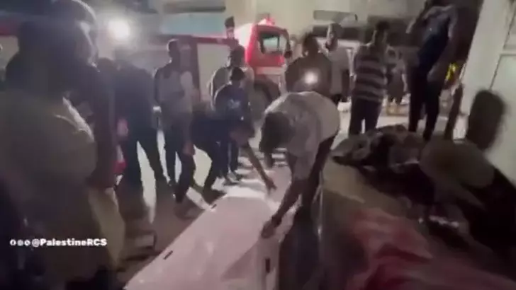 Filistin Kızılayı (PRCS), İsrail’in Gazze’nin Al- Shawa bölgesine düzenlediği saldırıda üç kişinin