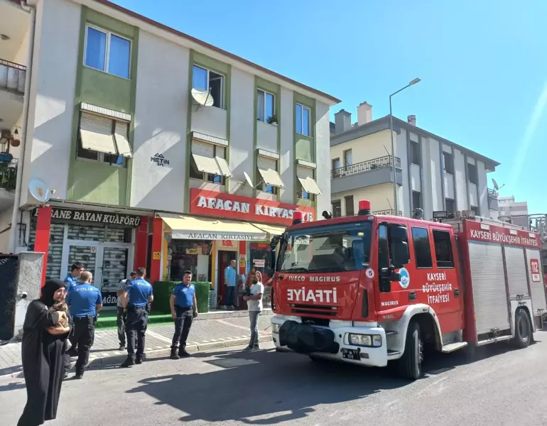 Kayseri’de, Cem S. (17), kendisine para vermeyen annesinin oturduğu 2 katlı binanın