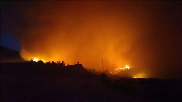 İzmir‘de çıkan yangınlarla ilgili gözaltına alınan 10 şüpheliden 6’sı tutuklandı.