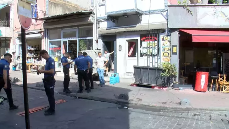 Beyoğlu’nda pilavcıda gaz sızıntısı nedeniyle patlama meydana geldi. 2 kişi