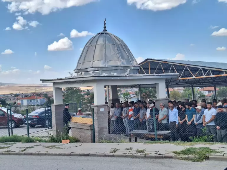 Ankara‘da, evlerinin bahçesinde yanan tandıra düşen 13 aylık Enver Eren
