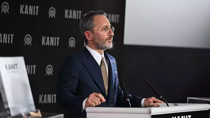 İletişim Başkanı Fahrettin Altun, “İsrail Başbakanı sivillerin katledilmesi ve gazetecilerin hapse atılması