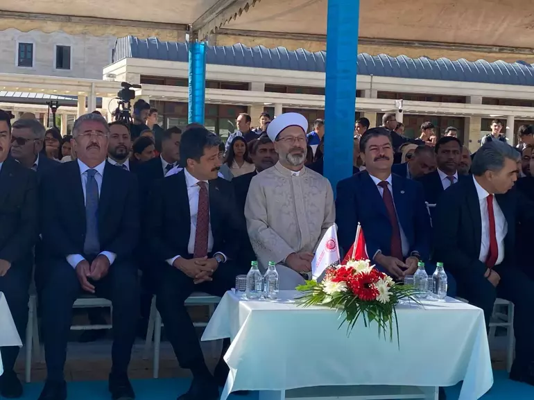 Diyanet İşleri Başkanı Ali Erbaş, “Kur’an-ı Kerim’de 255 kadar ayette, yardımlaşma,