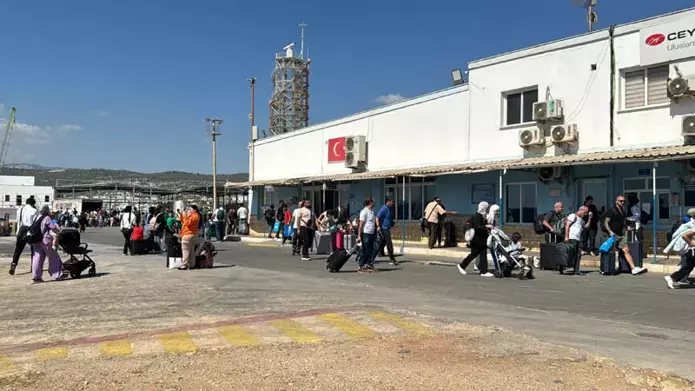 İsrail’in saldırı başlattığı Lübnan’dan ayrılan aralarında Türklerin de olduğu 310 kişi