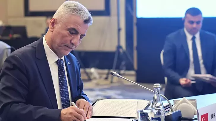 Ticaret Bakanı Ömer Bolat, resmi ziyarette bulunmak üzere gittiği Kırgızistan’da