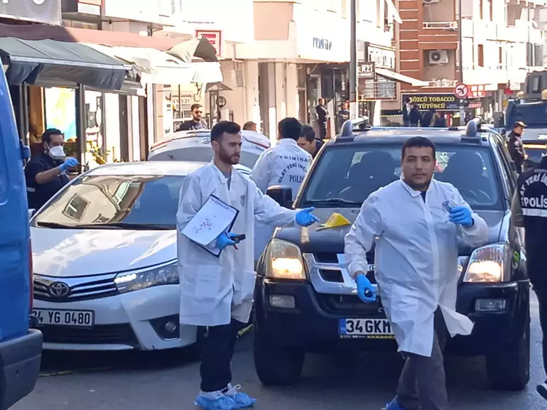 Üsküdar‘da polis ekiplerinin durdurduğu eski subay ve avukat oğlu çıkan tartışma kısa