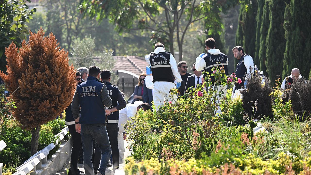 Bahçeşehir’de Münevver Karabulut’u öldüren Cem Garipoğlu‘nun mezarı açılıyor. Polis ekipleri mezarlık
