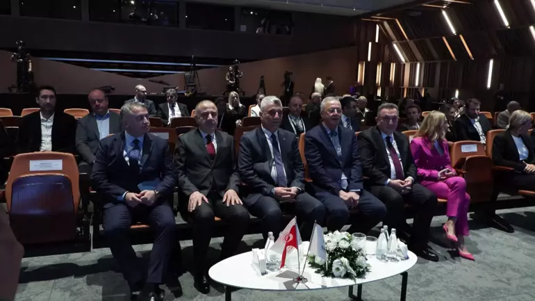 Ticaret Bakanı Ömer Bolat İhracat Seferberliği Zirvesi’nde konuştu. Bakan Bolat, ihracat