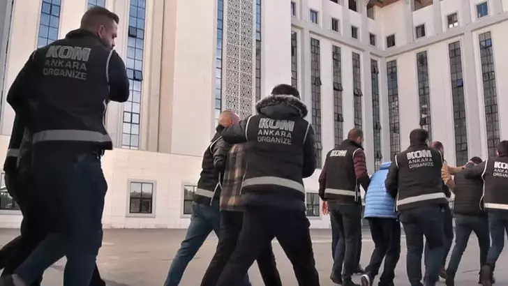 Ankara’da ‘Ayhan Bora Kaplan’ suç örgütüne yönelik 17’si tutuklu, 61