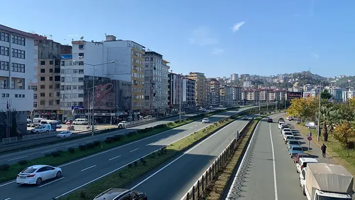 Rize’nin Hemşin ilçesinde Richter ölçeğine göre 4.7 büyüklüğünde deprem meydana geldi. Kısa